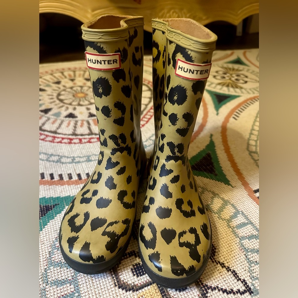 Leopard hunter boots